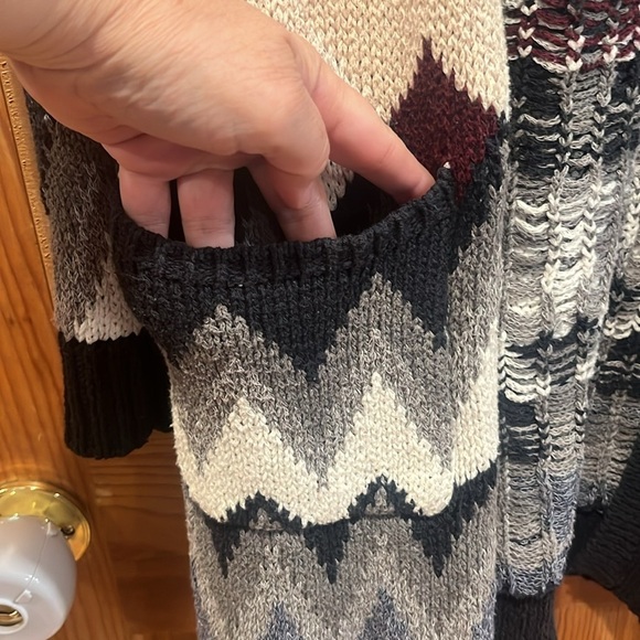 American Eagle outfitters long  heavy knit open cardigan sweater size medium. - Picture 3 of 5